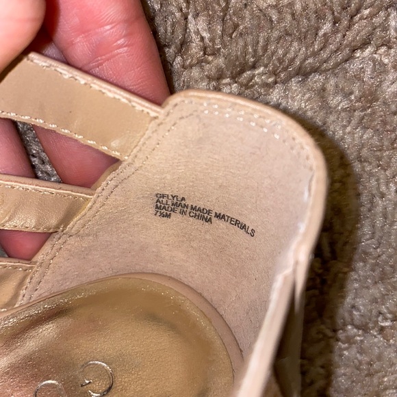 Tan Guess Wedge Heels - Picture 7 of 8